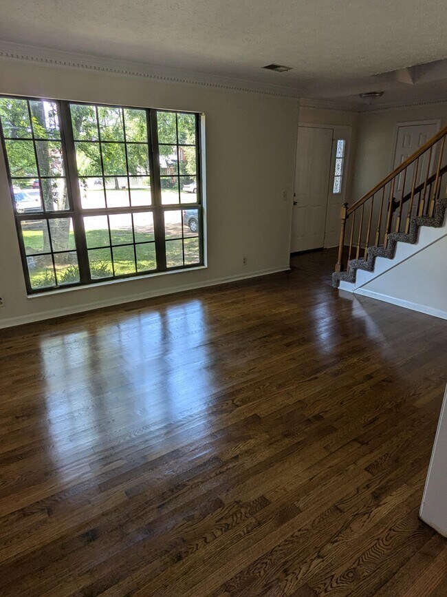 Building Photo - 1117 Elkader Ct S