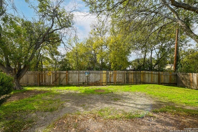 Building Photo - SPACIOUS 4-BEDROOM IN VALLEY FORGE