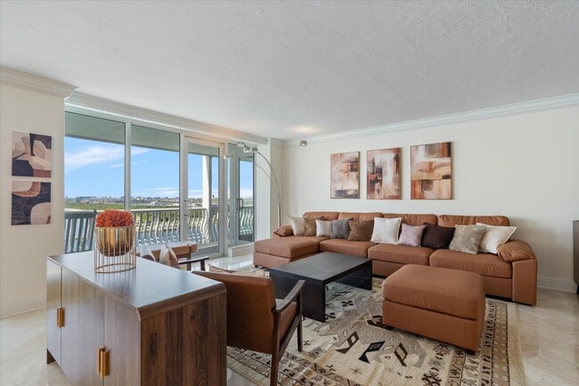 Building Photo - 2200 S Ocean Ln