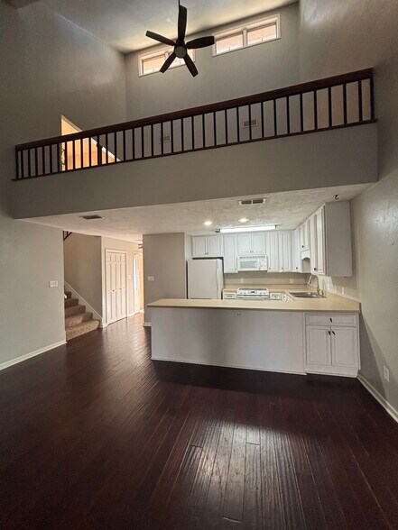 Building Photo - 3004 Ironwood Dr