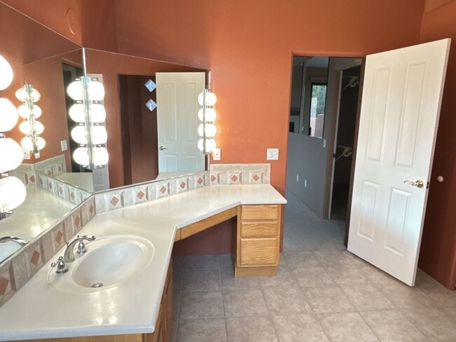 Building Photo - Beautiful Home in West Sedona