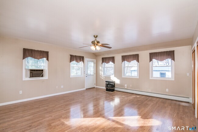 Building Photo - 17 Howard St