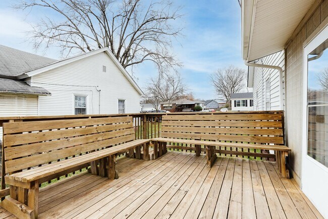 Building Photo - 22 E 7th St