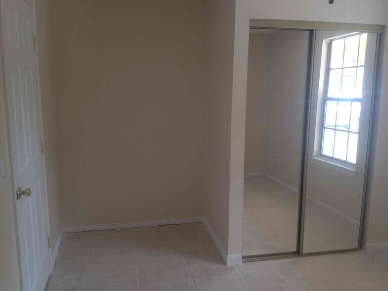 Building Photo - 6415 Sable Woods Dr E