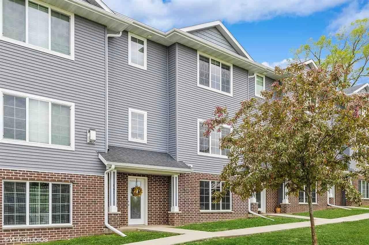 Building Photo - 867 Silver Ln