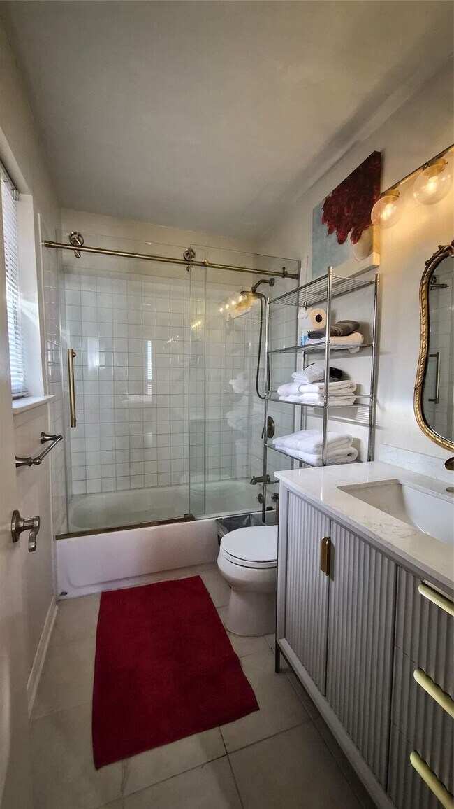 Building Photo - 2118 Oakdale St