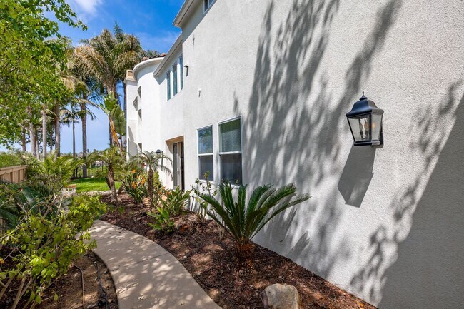 Building Photo - 6213 Paseo Privado