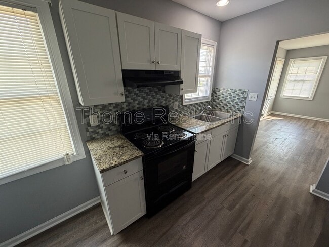 Building Photo - 700 Pinehaven Dr