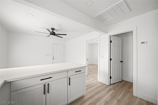 Building Photo - 623 N 10th St