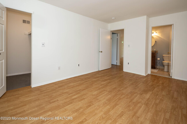 Building Photo - 90 Quince Ct