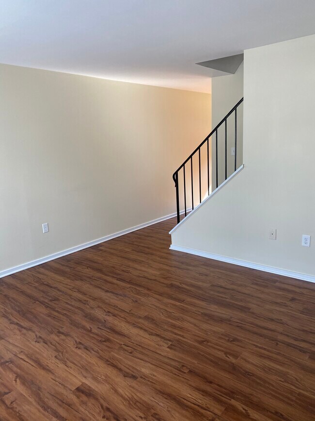 Building Photo - 480 Berkshire Ln