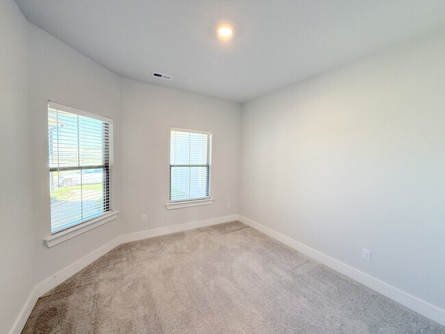 Building Photo - 128 Clift Farm Dr