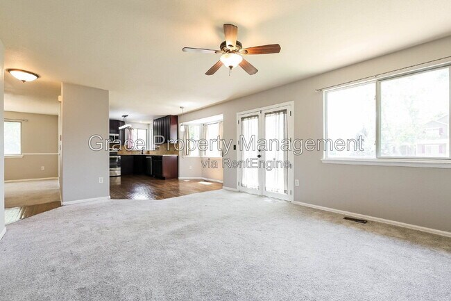 Building Photo - 1144 E 12th Ct