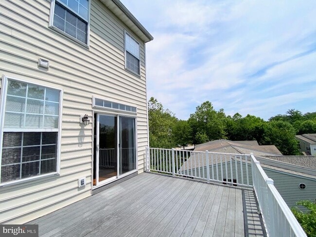 Building Photo - 201 Yorktown Ct