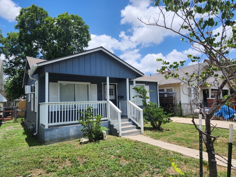 Building Photo - 1427 Hays St