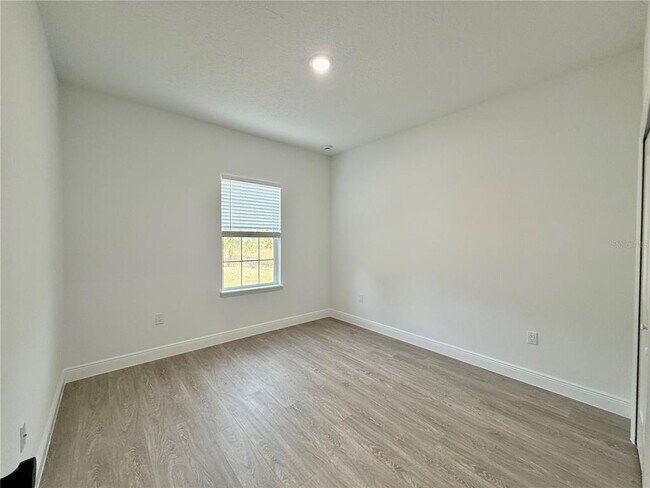 Building Photo - 1393 W Lorraine Dr