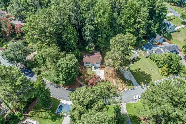 Building Photo - Renovated 4 bed home in Kennesaw w/ Designer Kitchen