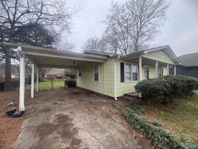 Building Photo - 1808 Oakwood Ave NE