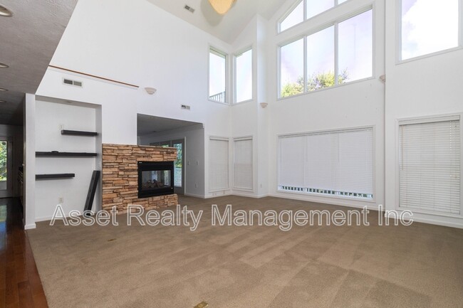 Building Photo - 2084 Allenridge Dr