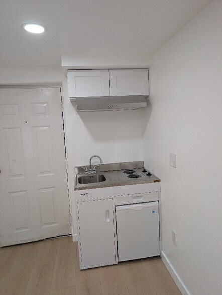 Building Photo - 4404 Stern Ave