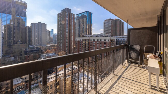 Building Photo - 33 W Delaware Pl