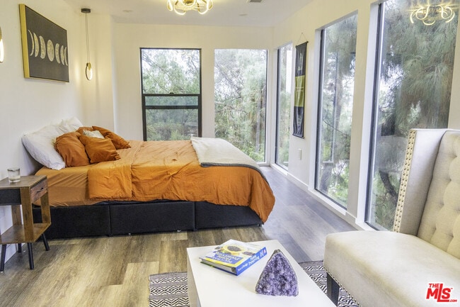 Building Photo - 1933 Lemoyne St