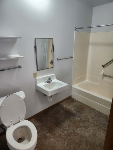 Building Photo - 600 Ravenswood Ct