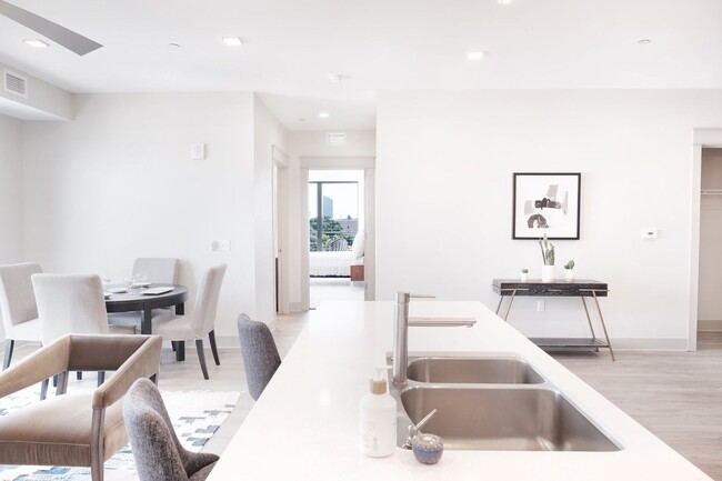 Building Photo - The Manistee | One Bedroom