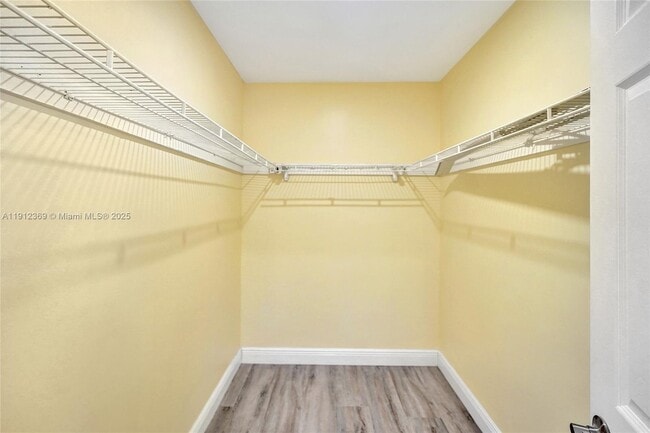 Building Photo - 720 SE 15th St