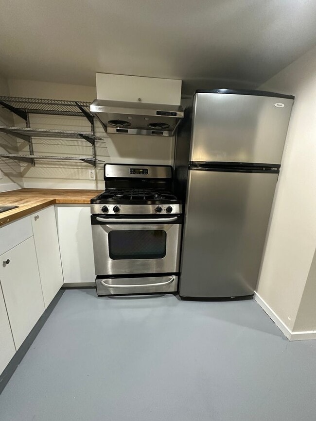 Building Photo - Spacious One Bedroom in Prime Capitol Hill...