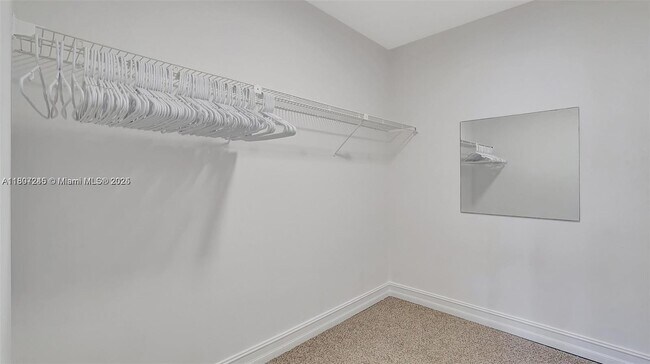 Building Photo - 2500 Parkview Dr