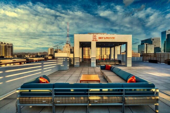 Building Photo - 390 N 2nd Ave