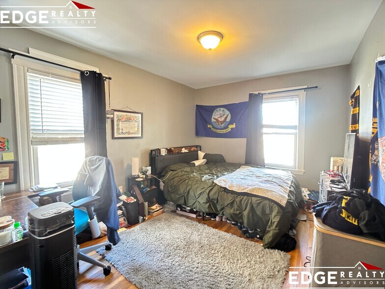 Building Photo - 61-63-63 Surrey St