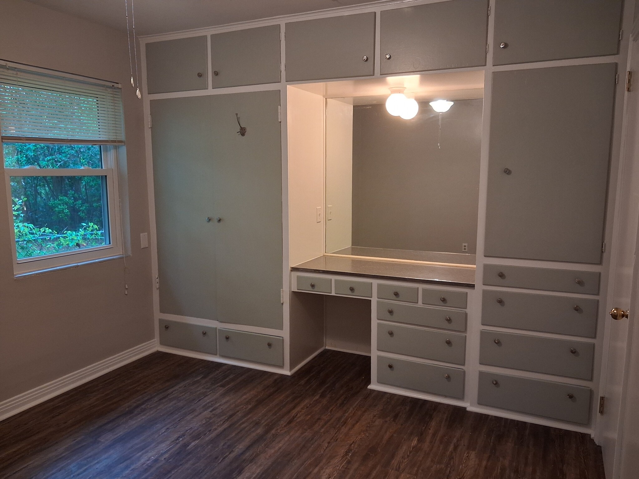 Middle bedroom with storage and built in vanity/desk - 614 N Gadsden St