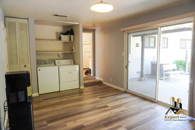 Building Photo - 7479 Skycrest Ct