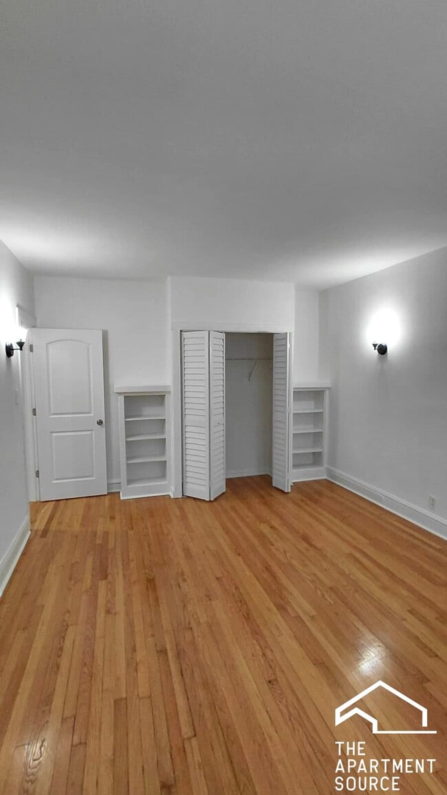 Building Photo - 1101 N Avers Ave