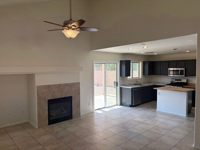 Building Photo - Freshly Painted 3 Bed, 2.5 Bath Home in Coolidge