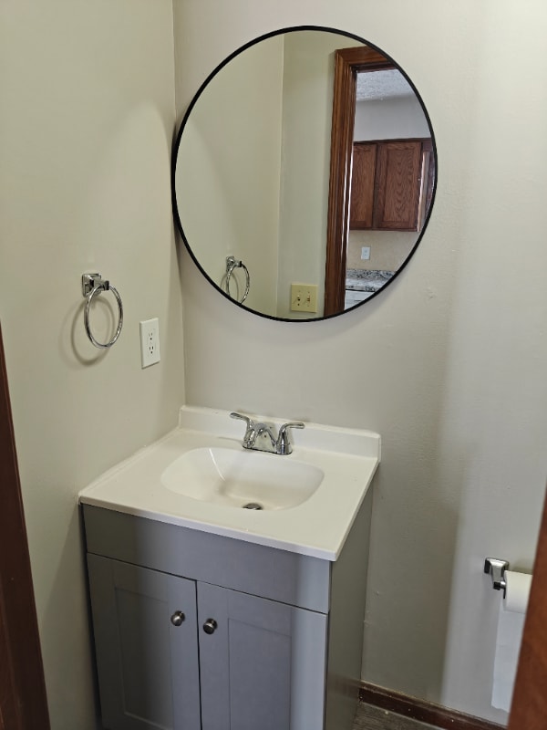 Building Photo - 2200 Harsh Ave SE