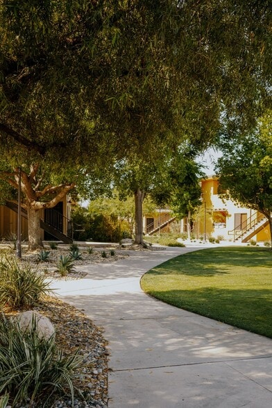Building Photo - Polo Villas