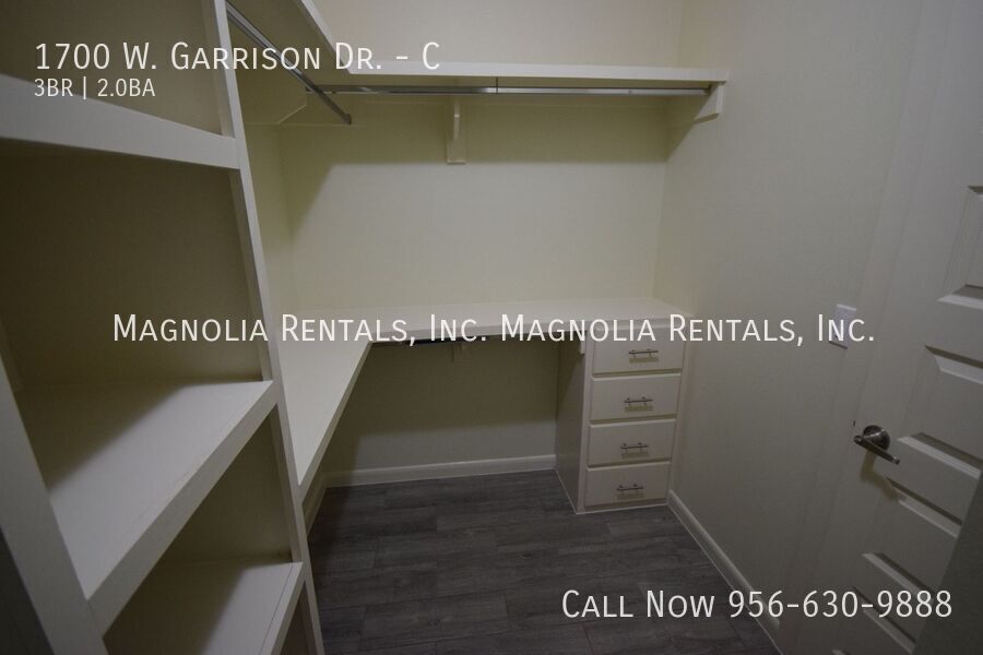 Building Photo - 1700 W Garrison Dr