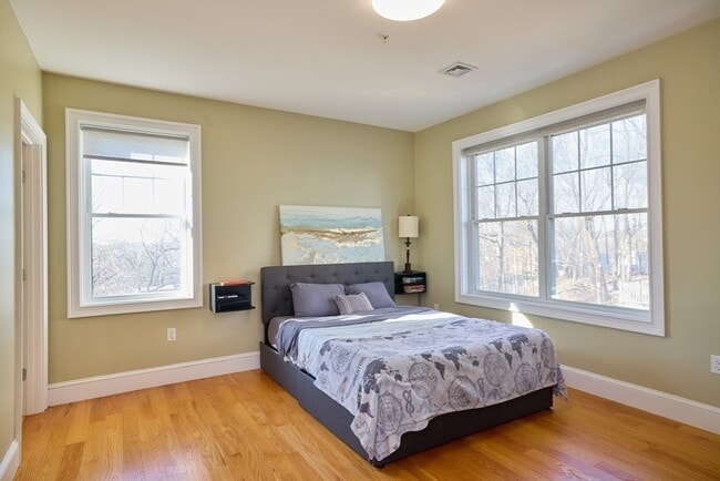 Building Photo - 23-25-25 Bowdoin Ave