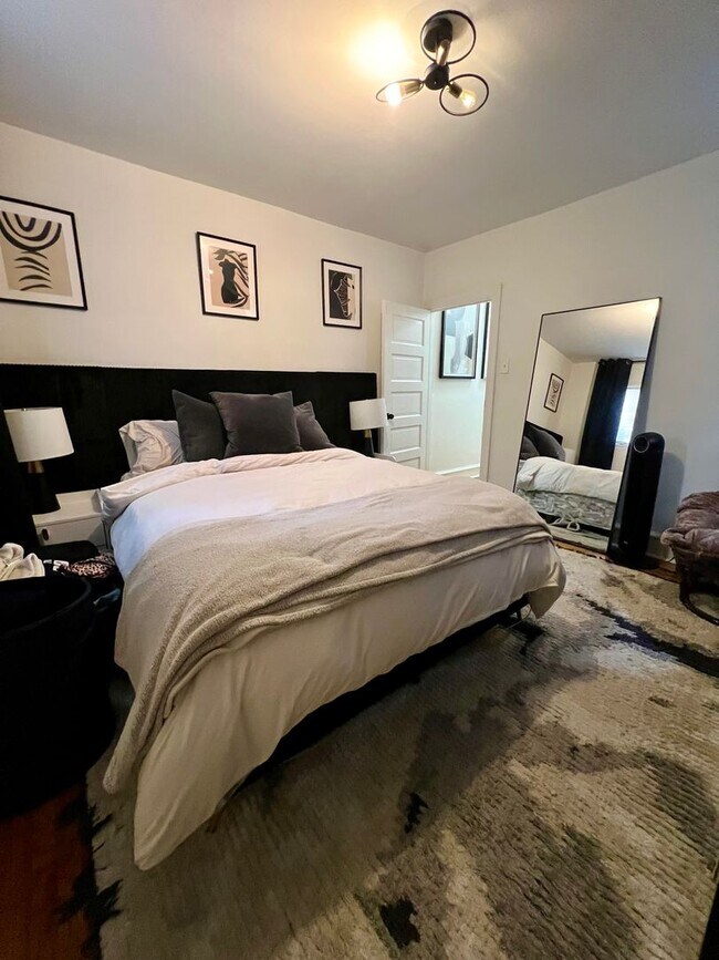 Building Photo - 5411 W Berks St