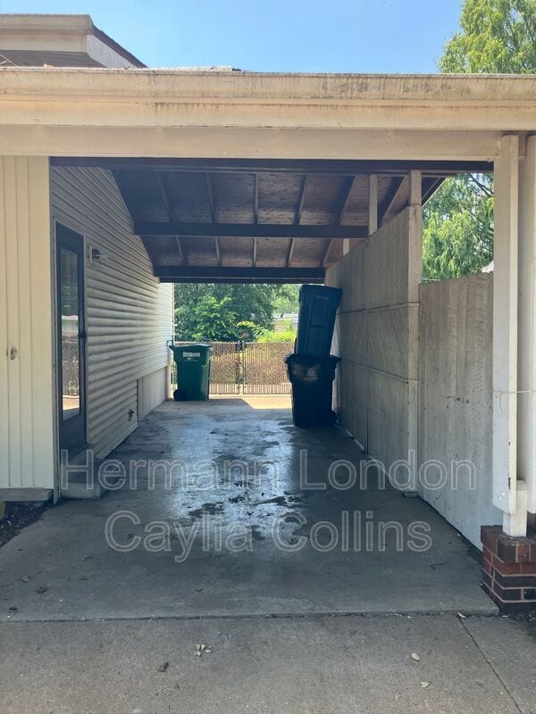 Building Photo - 1310 Leisure Dr