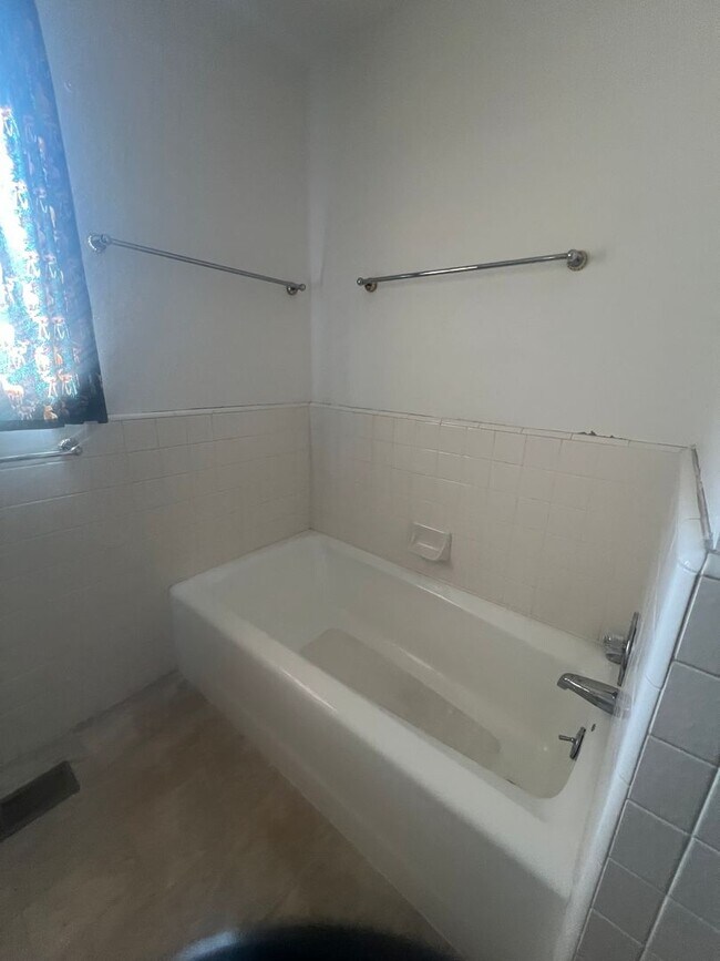 Building Photo - Nothing but short of Amazing - 3 Bedroom home!