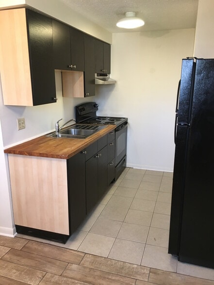 Apt 6 Kitchen - 6062 Donna-Jay Dr