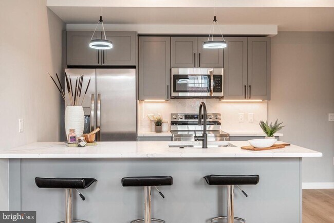 Building Photo - 713 S Mildred St