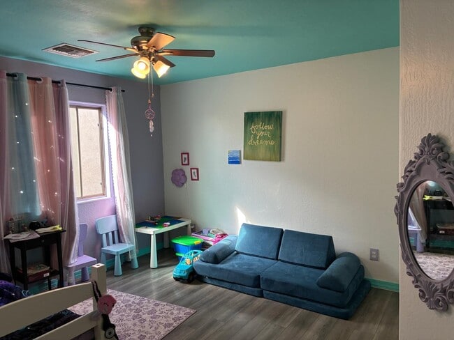 Building Photo - 9226 N 182nd Dr