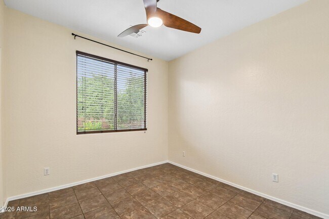 Building Photo - 2801 E Lindrick Dr