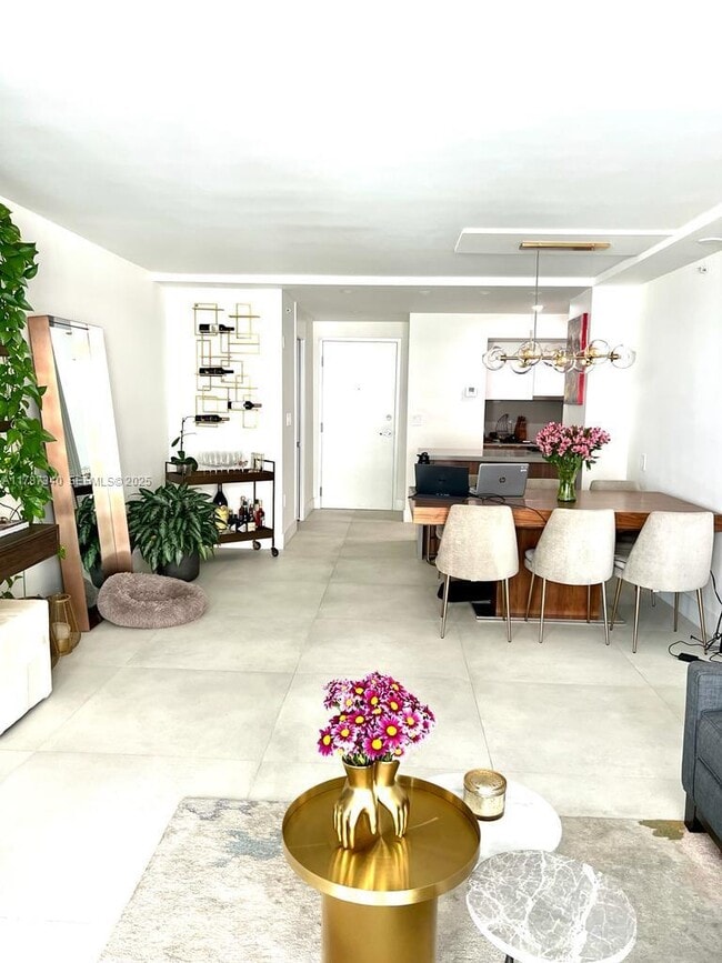 Building Photo - 6917 Collins Ave