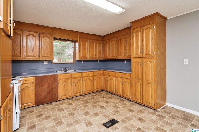 Building Photo - 236 Clifton St